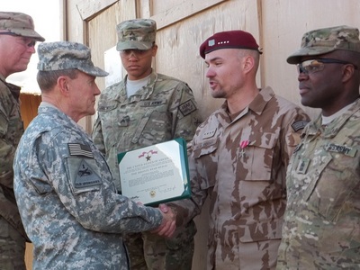 General and the Staff Sergeant