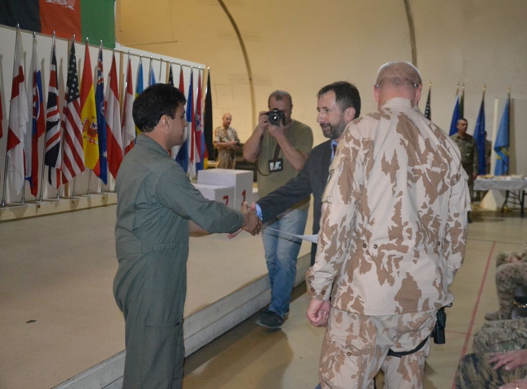 Czech Ambassador decorating an Afghan commander