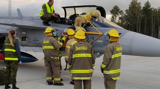 Ilustrační obrázek ke článkuČeští vojáci na estonské letecké základně cvičně zasahovali u poškozeného letounu