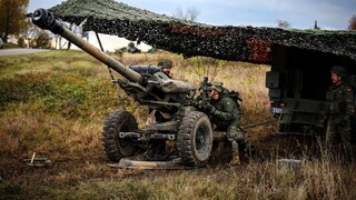 Ilustrační obrázek ke článkuCvičení Strong Cohesion II proběhlo před zraky tří náčelníků generálních štábů armád NATO, včetně generála Řehky