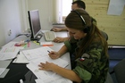Cvičící zpracovávají specifické dokumenty v rámci cvičení