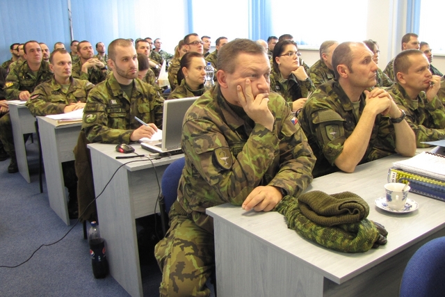 Zástupci vojenských útvarů, jež vyčleňují své síly a prostředky do NRF 2013. 