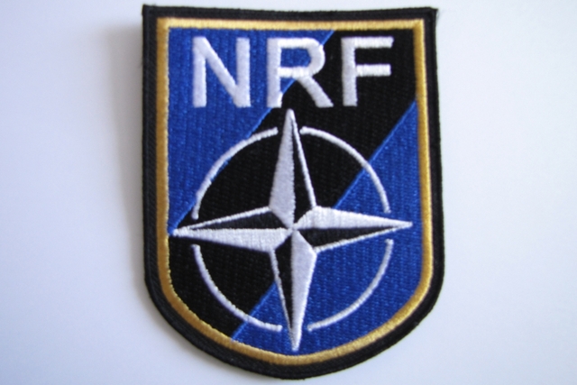 Oficiální znak Sil reakce NATO. 