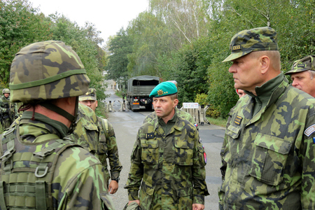 Tankisté procvičují mobilizační rozvinování