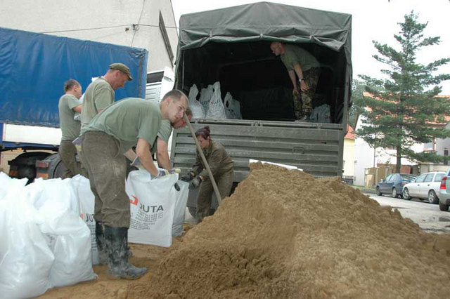 Work with sandsacks