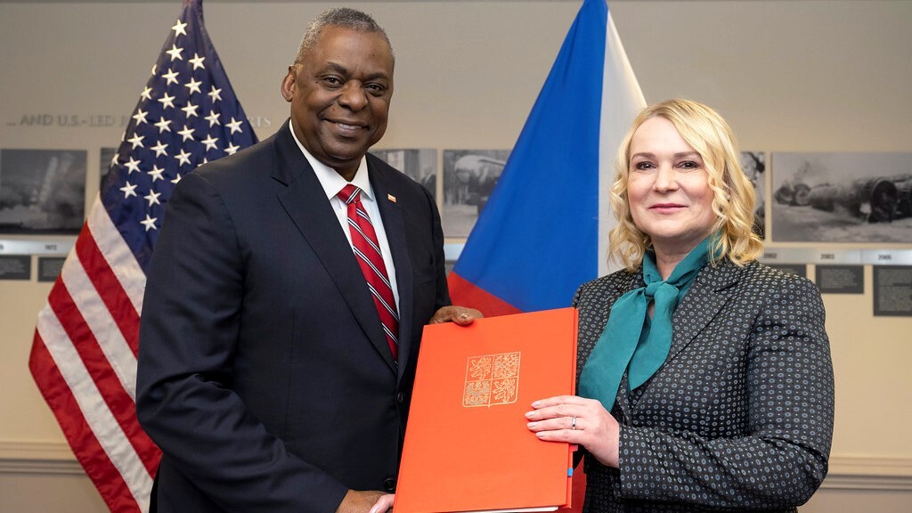 The Minister of Defence Jana Černochová will discuss the safety of Europe with the US Secretary of Defence Lloyd Austin