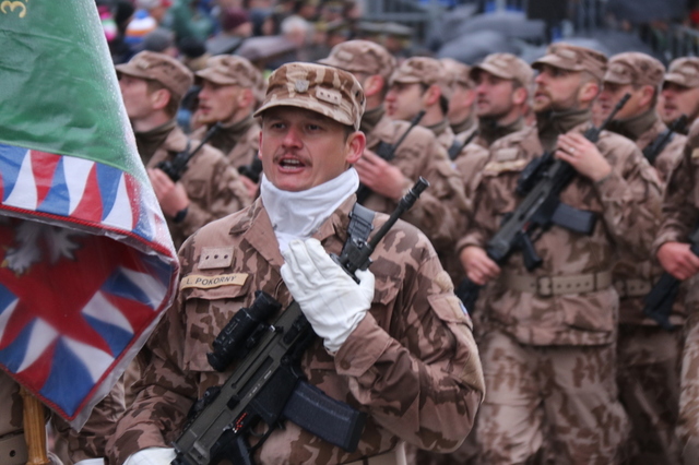 Military parade celebrates 100th anniversary of Czechoslovakia