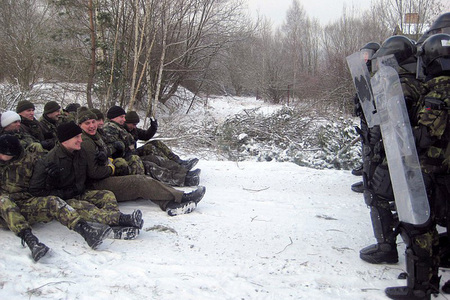 Training - Action against a passive crowd, Kosovo, 2011