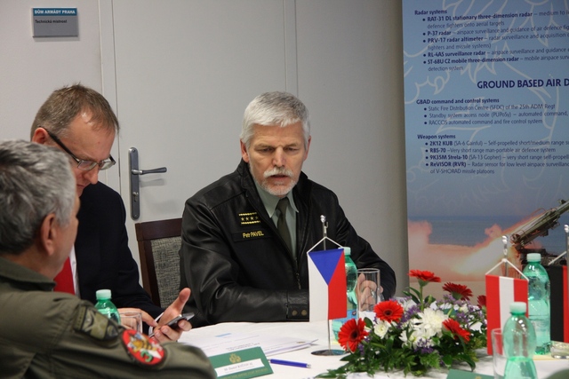 Konferenci velitelů vzdušných sil zahájili generál Petr Pavel a náměstek MO Daniel Koštoval
