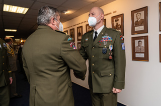 Armádní generál Aleš Opata ocenil vojáky Čestnými odznaky Armády ČR Za zásluhy