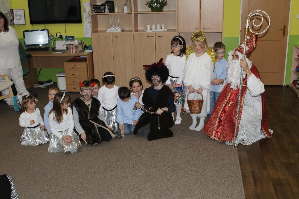 Společné foto s Mikulášem, čertem i andělem
