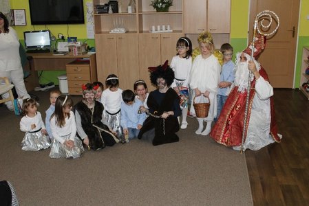 Společné foto s Mikulášem, čertem i andělem