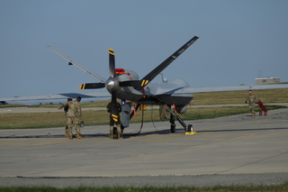 Americký MQ-9 může působit na cíle ve dne i v noci 