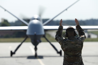 Americký MQ-9 může působit na cíle ve dne i v noci 