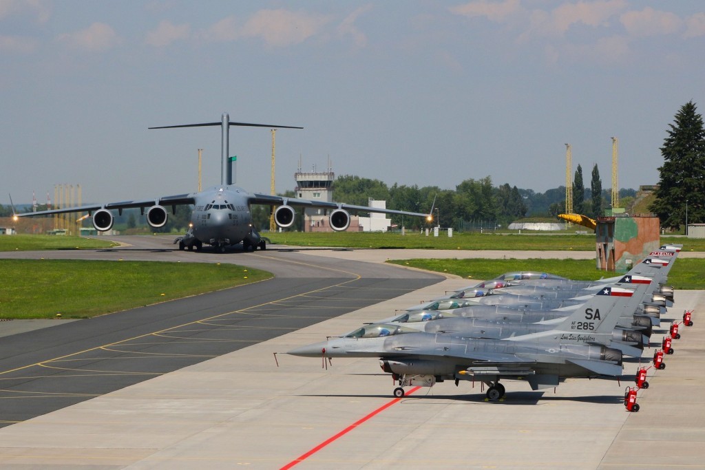  Stroje F-16 Fighting Falcon Texaské národní gardy na čáslavské základně 