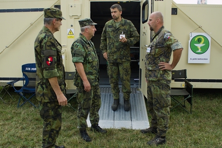 Návštěva gen. Zůny a gen. Trakala u Agentury vojenského zdravotnictví