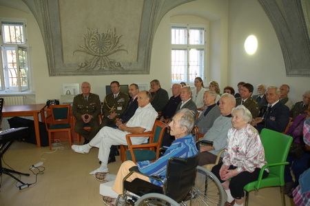 Účastníci koncertu „Růže pro veterány“