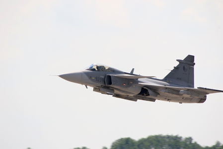 Display pilot Ivo Kardoš předvedl nejvyšší akrobacii na Gripenu