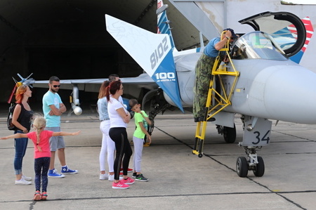 Armáda se prezentovala na Aviatické pouti v Pardubicích