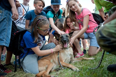 Vojenská policie otevřela své brány dětem