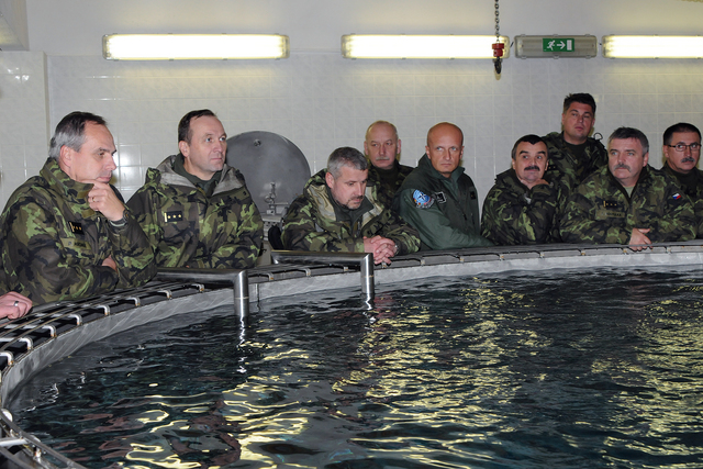 Nácvik jízdy tanků pod vodou a činnost potápěčů - jedinečný trenažér v celé ČR