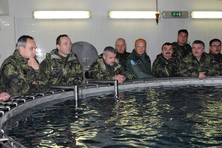 Nácvik jízdy tanků pod vodou a činnost potápěčů - jedinečný trenažér v celé ČR