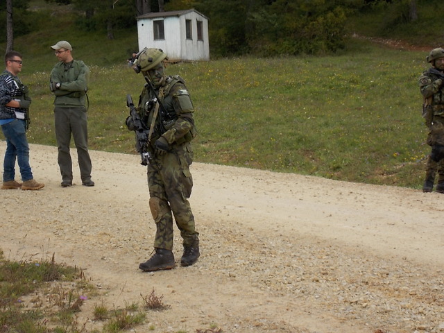 Čeští vojáci ve výcvikovém prostoru v německém Hohenfelsu