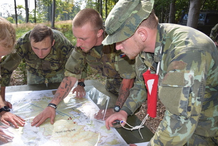 Vítězným obloukem proběhlo celkem 11 hlídek 