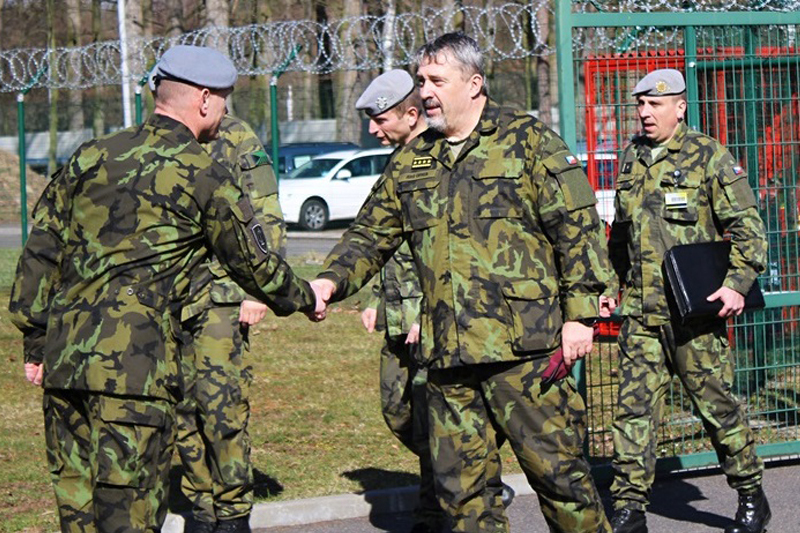 Náčelník GŠ AČR armádní generál Aleš Opata si prohlédl prostory kasáren