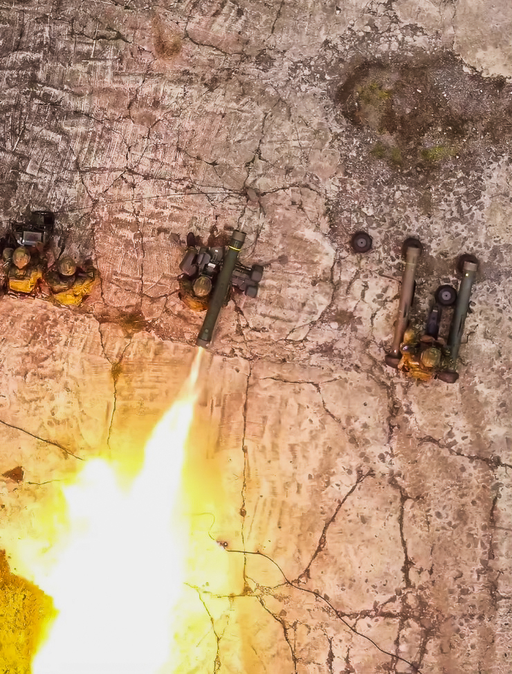Výstřel rakety pohledem z dronu.