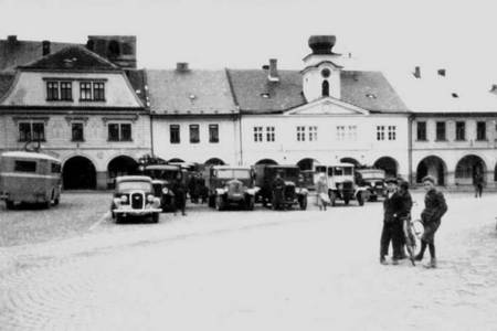 Mobilizační odvod evidenčních vozidel, jež byla povolána z civilního sektoru (fotoarchiv plk. Mgr. A. Knížka)