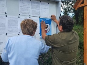 Vyvěšení plakátu cvičení starostou obce Kozlov