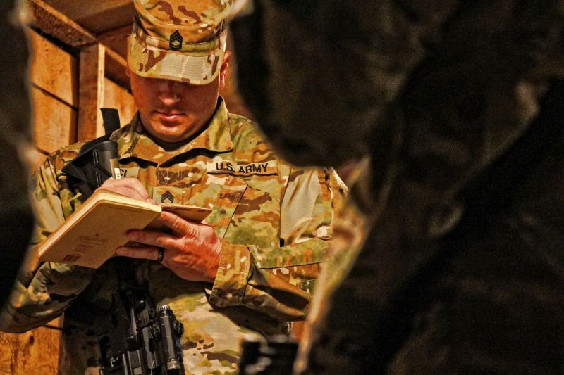 Vydání rozkazu průzkumným skupinám americké armády