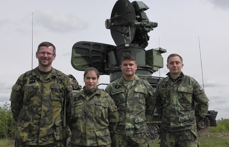 Studenti se se svým pedagogem zúčastnili během loňského května zápočtových střeleb z protiletadlového raketového systému 2K12 KUB