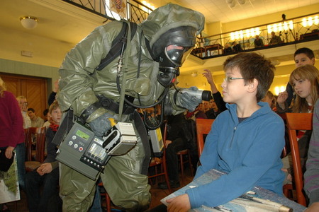 V místnosti je bojový plyn!