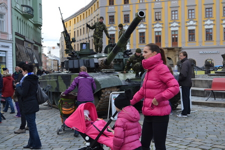  Na náměstí v Olomouci bylo živo