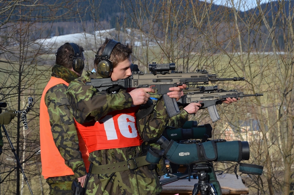 Střelba z útočných pušek Bren
