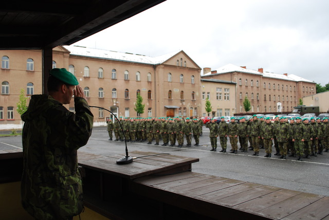 Vojáci uctili památku zemřelých vojáků třemi minutami ticha.
