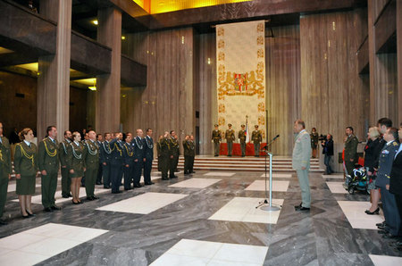 Vojáci, kteří se vrátili ze zahraničních misí, převzali na Vítkově ocenění