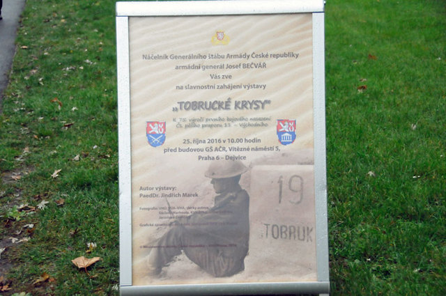 Před zahájením výstavy u Generálního štábu AČR na pražském Vítězném náměstí