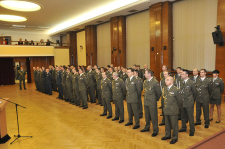 Vojáci 7. úkolového uskupení AČR ISAF nastoupení v hlavním sále MO ČR