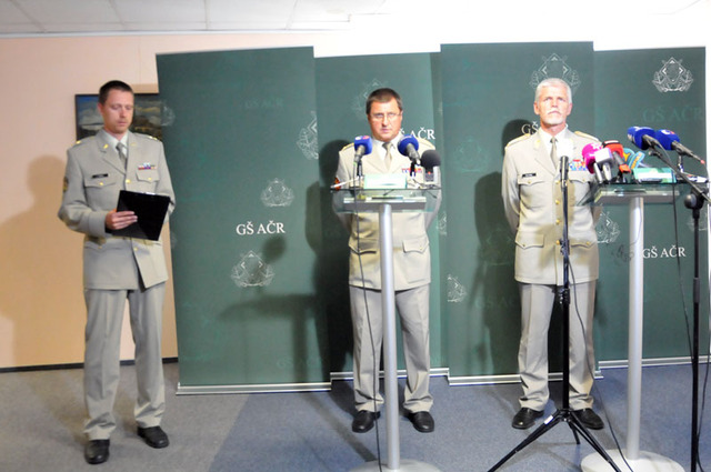 Z mimořádné tiskové konference náčelníka GŠ AČR