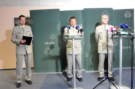 Z mimořádné tiskové konference náčelníka GŠ AČR