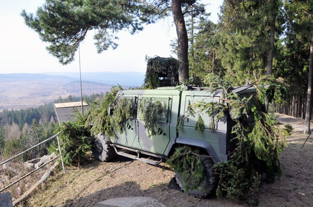 Mezi novou techniku, kterou dělostřelci používají pro potřeby průzkumu, lze zařadit i lehké obrněné vozidlo na podvozku Iveco