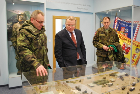 Ministr životního prostředí navštívil liberecké chemiky