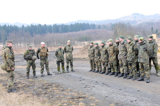 Nástup německých vojáků před zahájením střeleb na Doupově
