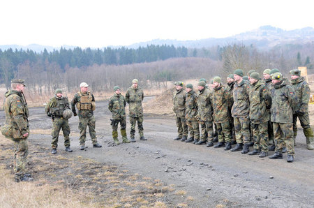 Nástup německých vojáků před zahájením střeleb na Doupově