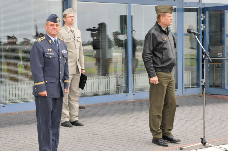 Spolu s náčelníkem GŠ AČR armádním generálem Josefem Bečvářem se přivítání jednotky zúčastnil také zástupce náčelníka GŠ AČR - ředitel SOC MO generálmajor Jiří Verner