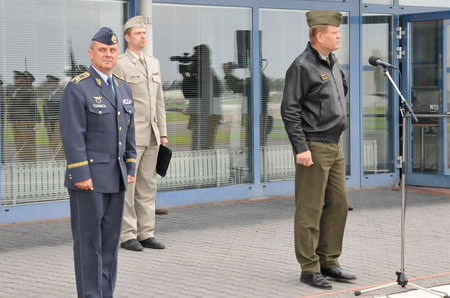Spolu s náčelníkem GŠ AČR armádním generálem Josefem Bečvářem se přivítání jednotky zúčastnil také zástupce náčelníka GŠ AČR - ředitel SOC MO generálmajor Jiří Verner