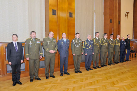 Čestní hosté slavnostního nástupu před zahájením slavnostního předání medailí